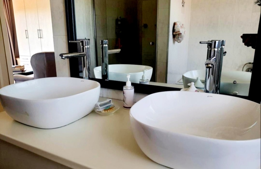 4 Bedroom Property for Sale in Boggomsbaai Western Cape